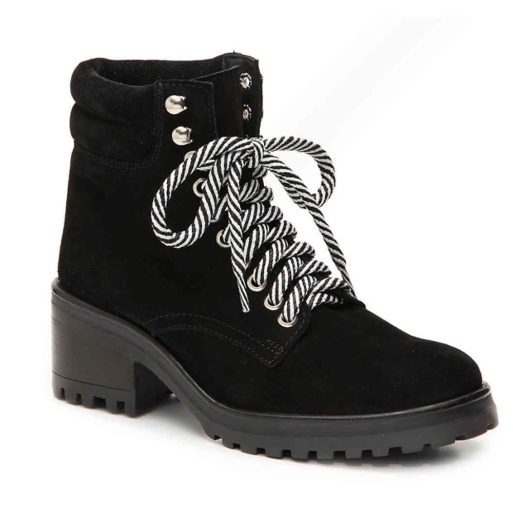 Steve Madden boot ✨ lace up lug sole combat black suede